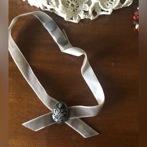 ☘️English Griffin Velvet Choker Necklace - 837 $30 or $25 w/offer